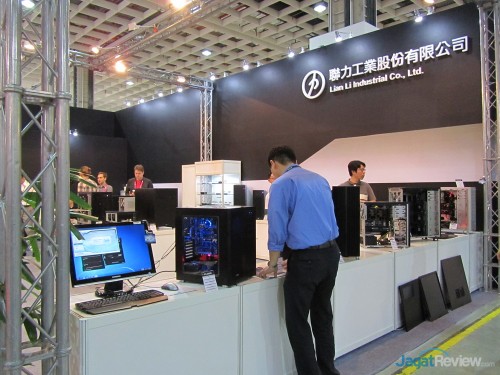 Computex 2013 Booth Raid: Lian Li 2 Lian Li Booth Raid - Computex 2013 (1)