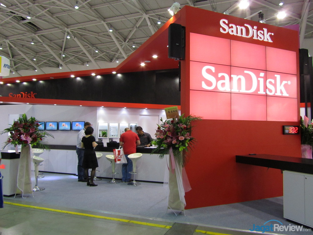 Computex 2013 Booth Raid: SanDisk 20 SanDisk Booth Raid Computex 2013 3