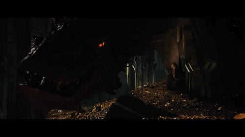 Naga yang harus mereka basmi, Smaug, telah terbangun!