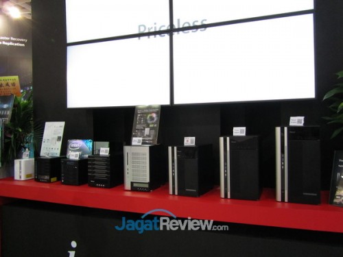 Computex 2013 Booth Raid: Thecus 2 Perangkat NAs andalan yang ditampilkan Thecus di booth mereka.
