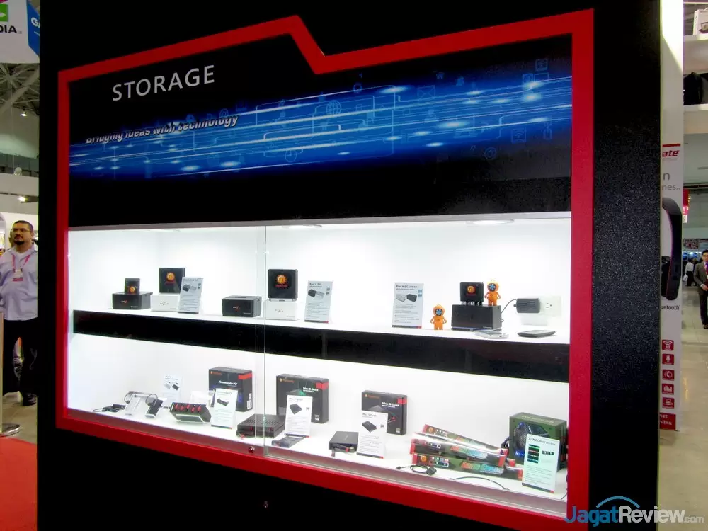 Produk Aksesoris Terbaru Thermaltake Hadir di Computex 2013 6 Thermaltake Booth Raid Computex 2013 36