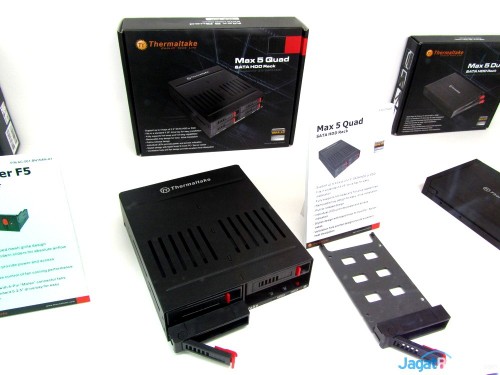 Produk Aksesoris Terbaru Thermaltake Hadir di Computex 2013 4 Pengguna bisa melepas storage 2.5