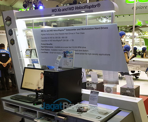 WD - XE and Velociraptor