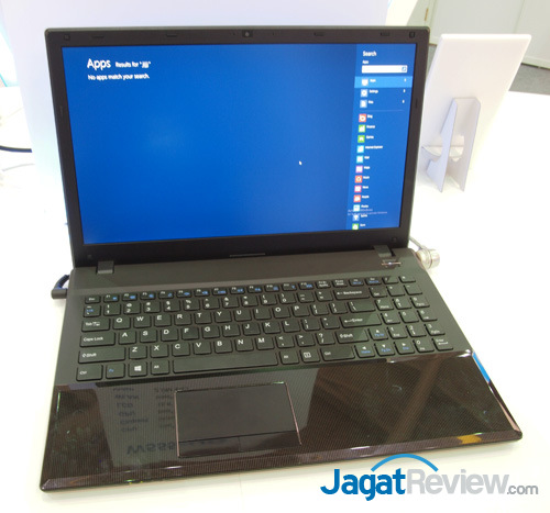 Computex 2013 Booth Raid: Clevo 12 clevo w555euq