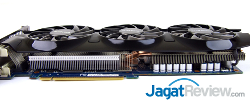 Review Gigabyte GTX 760 Windforce 3X OC: Kencang dan Mampu Bersaing dengan GTX 670 7 gigabyte gtx 760 windforce3x oc side view