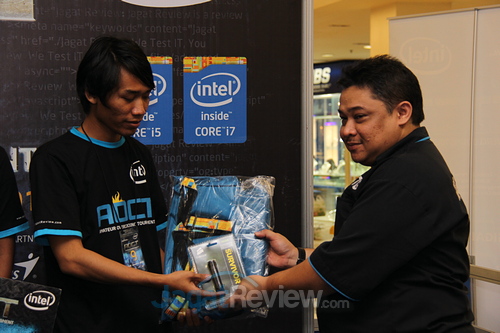 Persaingan Ketat Mencari Jawara AOCT 2013 Jawa Timur 5 Tim Batosai menerima hadiah sebagai pencatat memory clock tertinggi.