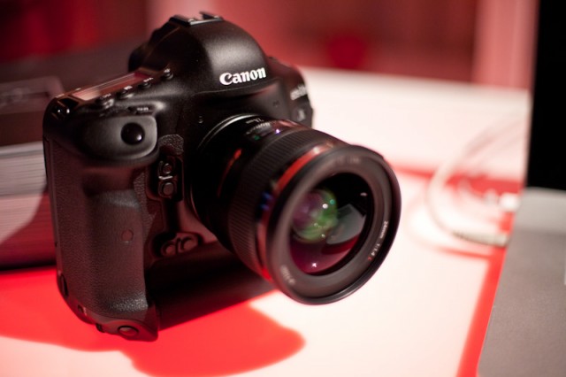 Canon Siapkan Kamera Pro DSLR 75 Megapiksel? 3 Canon 1D X