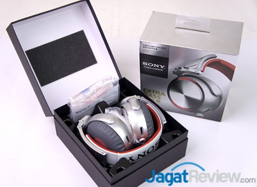Hands-On Review: Headphone Sony MDR-XB920 - Andalan untuk Penikmat Bass 2 paket penjualan dikemas secara mewah