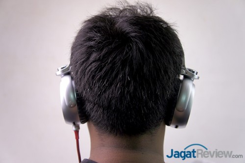 Hands-On Review: Headphone Sony MDR-XB920 - Andalan untuk Penikmat Bass 6 karena berukuran cukup besar, maka penggunaa headphone ini terasa nyaman untuk siapapun