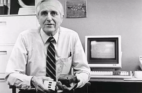 Penemu Mouse Komputer Douglas Engelbart Tutup Usia 1 engelbart 3