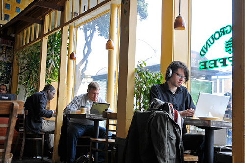 Tetap Terhubung ke Internet Selama Perjalanan Mudik 2 wifi cafe
