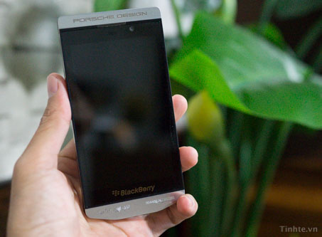 BlackBerry Z10 Porsche Design P’9982 Segera Diluncurkan? 9 Blackberry Porsche P9882 4