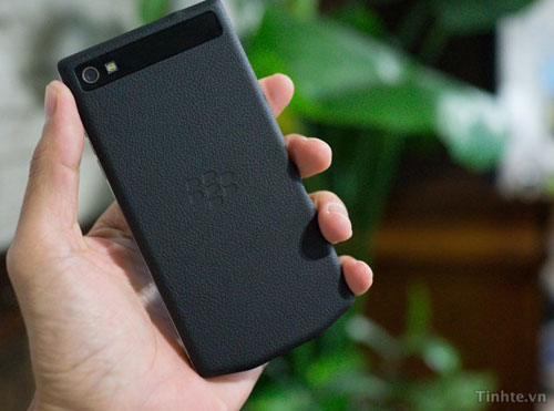 BlackBerry Z10 Porsche Design P’9982 Segera Diluncurkan? 2 Blackberry-Porsche-P9882-(5)