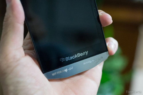 BlackBerry Z10 Porsche Design P’9982 Segera Diluncurkan? 3 Blackberry-Porsche-P9882-(7)