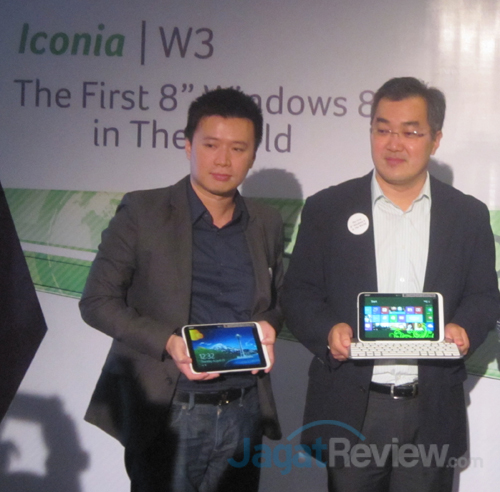 Acer Resmi Meluncurkan Tablet Iconia W3 Berbasis Windows 8 2 (Kiri) Yohan Wijaya & (Kanan) Jason Lim