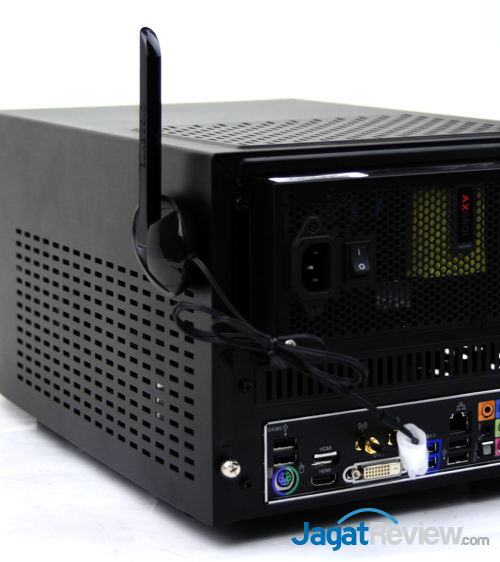 Review Gigabyte F2A85XN-WiFi: Motherboard Mini Kaya Feature untuk APU AMD 4 gigabyte f2a85xn-wifi on casing 03