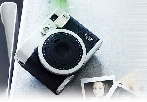 Fujifilm Hadirkan Gaya Retro dalam Instax Mini 90 32