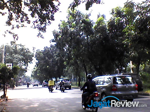 Review Lenovo P770: Android Dual-Core dengan Baterai Super Besar 7 lenovo p770 outdoor front camera