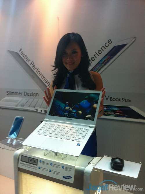 Samsung ATIV Book 9 Lite dengan AMD Quad Core 1 samsung ATIV Book 9 Lite_3