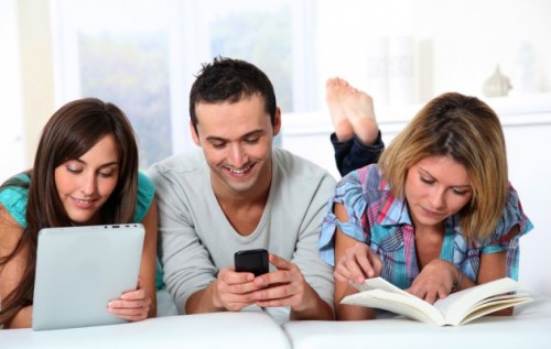 Infografik: Pengguna Banyak Habiskan Waktu Membaca e-Book di Smartphone 1 shutterstock_66137755-630x400