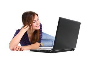 Laptop Touch Screen dan Chromebook Selamatkan Penjualan PC 7 1003184 girl enjoying laptop