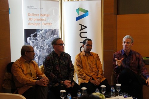 Indonesia Menjadi Salah Satu Fokus Bisnis Autodesk 2 Steve Blum, didampingi Achirul Djamal, Country Manager Autodesk Indonesia, VR Srivatsan, Managing Director Autodesk ASEAN dan Pat Williams, Senior Vice President, Worldwide Sales and Services, APAC.