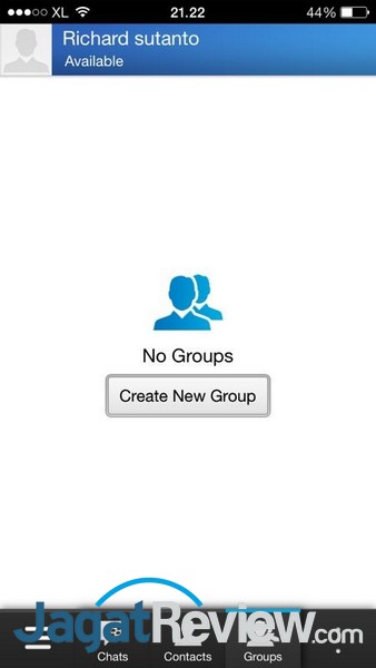 Preview BlackBerry Messenger untuk iOS 2 BBM di iOS juga memiliki kemampuan untuk membuat percakapan grup yang daftarnya bisa dilihat dalam tab