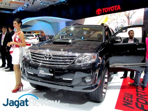 Rangkaian Mobil Baru di Indonesia International Motor Show 2013 - Part 1 2 New Fortuner