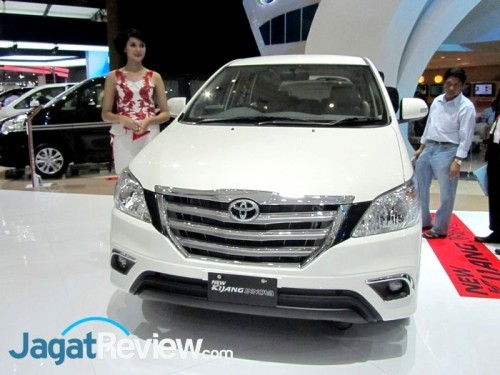 Rangkaian Mobil Baru di Indonesia International Motor Show 2013 - Part 1 4 New Kijang Innova