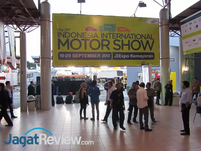 Rangkaian Mobil Baru di Indonesia International Motor Show 2013 - Part 2 6 IIMS 2013 28