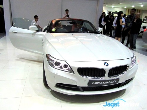 Rangkaian Mobil Baru di Indonesia International Motor Show 2013 - Part 2 4 Z4 sDrive20i