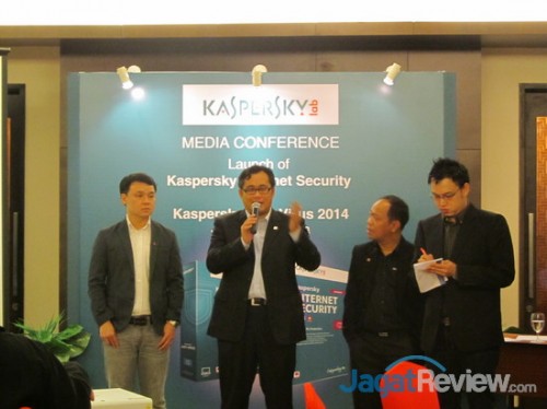 Kaspersky Perkenalkan KAV dan KIS 2014 2 Perwakilan Kaspersky dan PT Nusantara Utama Technology membagikan berbagai informasi terbaru terkait KAV dan KIS 2014.