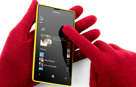 Nokia Lumia 520 Piranti dengan OS Windows Terlaris di Dunia 2 Lumia_520_gloves465