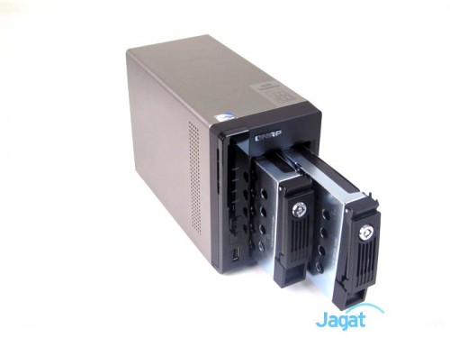 Review QNAP TS-269 Pro: NAS SMB Kelas Atas dengan Intel Atom 9 QNAP TS-269 Pro (20)