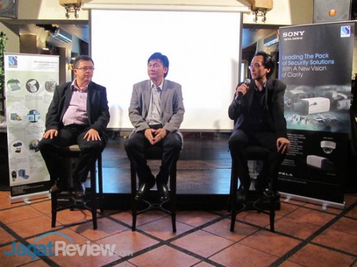 Senjaya Solusi Sekurindo Hadirkan IP Camera Terbaru Sony! 2 Perwakilan dari Triple S menjelaskan berbagai fitur unggulan dari keluarga Sony G6.