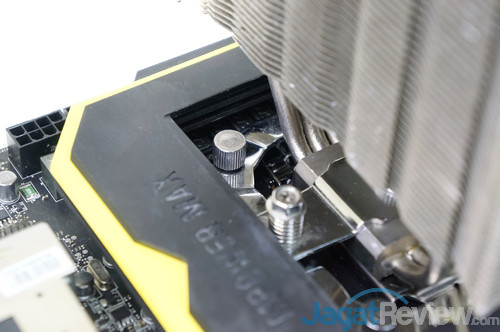 Review MSI Z87 MPOWER MAX: OC-Friendly dan Kaya Fitur Ekstra 16 Meski Heatsink VRM dari MPOWER MAX termasuk besar, namun tidak terlalu menghalangi pemasangan berbagai mounting HSF