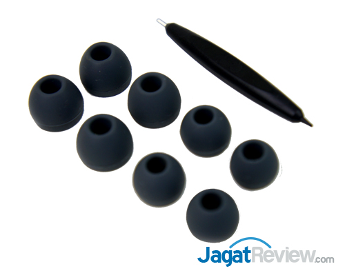 Hands-On Review: Creative Aurvana In-Ear – Khusus untuk Para Penikmat Musik Akustik 5 Silicon Tip tambahan dan satu buah Cleaning tool