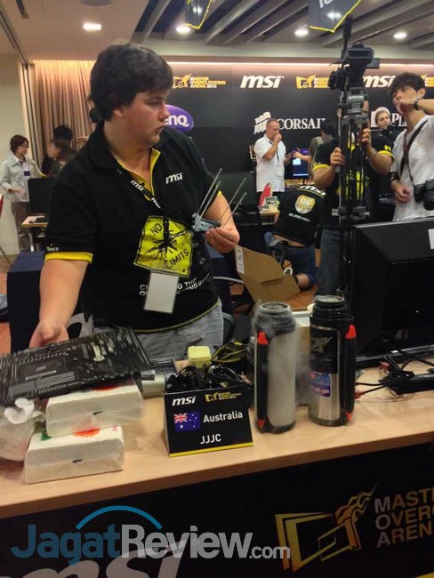 Detik-Detik Master Overclocking Arena 2013 - Langsung dari Taipei, Taiwan! 9 JJJC, salah satu perwakilan dari Australia.