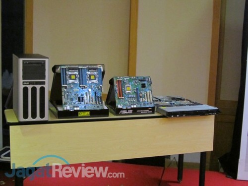 Asus Server Kick Off Gathering: Perkenalan Produk Server dari Brand Ternama Asal Taiwan 2 Produk server dari seri TS dan RS serta motherboard P8B-X untuk LGA1155 dan Z9PR-D12 untuk LGA2011.