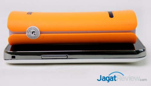 Hands-On Review: Power Bank Lavios PB-522A dengan Desain Trendy 4 Tampak samping kanan