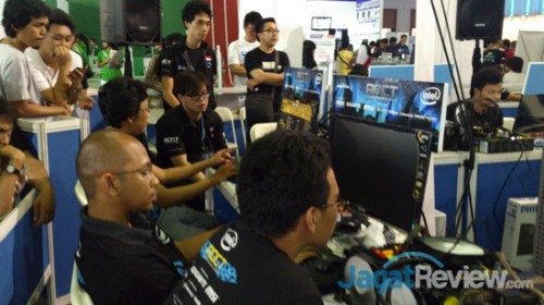 AOCT 2013 Nasional: Sesi 3 (3DMark 11 Ice Storm - MSI) Pro OC Tournament Akhirnya Berlalu 2 Peserta berjuang keras mencatatkan skor tinggi di 3DMark Ice Storm.