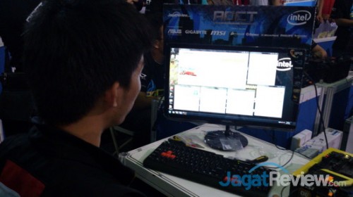AOCT 2013 Nasional: Sesi 3 (3DMark 11 Ice Storm - MSI) Pro OC Tournament Akhirnya Berlalu 3 Aksi Dendy Putra saat memecahkan world record.