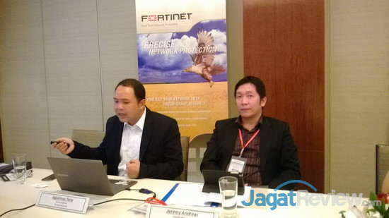 FortiGate 3700D - Firewall Ekonomis Berkemampuan Tinggi untuk Data Center 3 Fortinet FortiGate 3700D 2