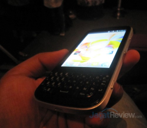 Cyrus Chat, Smartphone Dual-core dengan Fitur QWERTY Keyboard 1 IMG_4320