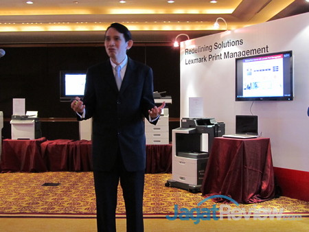 Lexmark: Tidak Sekedar Memindai dan Mencetak 2 Richard Tan, Regional Country Manager untuk ASEAN, South Asia, dan Taiwan, memberikan beberapa informasi terkait solusi Lexmark..