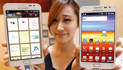 A model poses with Galaxy Note of Samsung Electronics during a local launch event for Samsung's mobile devices at the company's headquarters in Seoul