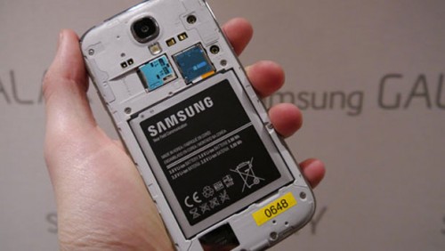 Samsung Tawarkan Baterai Gratis untuk Para Pengguna Galaxy S4 1 Samsung-Galaxy-S4-Battery