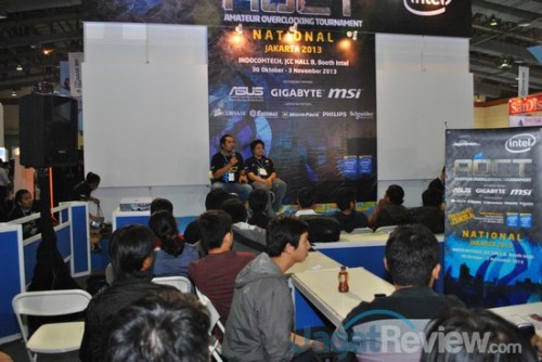 AOCT 2013 Nasional - Kilas Balik Hari Pertama: Audisi 12 Tim yang lolos ke babak kualifikasi mendapatkan pengarahan singkat dari panitia. Mereka harus mempersiapkan diri menghadapi tantangan yang akan diberikan panitia dalam 3 sesi benchmark di hari Jumat dan Sabtu, 1 & 2 November.