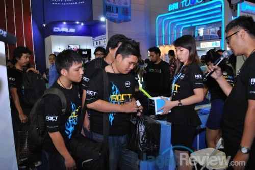 AOCT 2013 Nasional - Kilas Balik Hari Ketiga: Kualifikasi Sesi Asus 3 Peserta yang harus bertanding di sesi pertama memasuki arena.