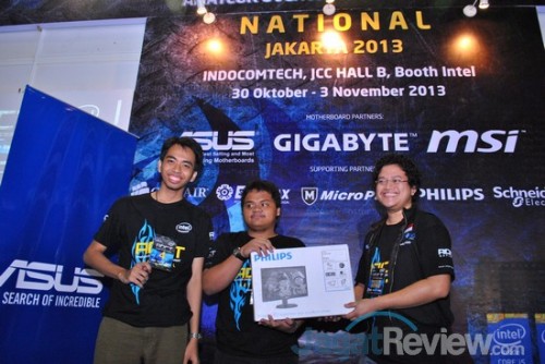 AOCT 2013 Nasional - Kilas Balik Hari Ketiga: Kualifikasi Sesi Asus 13 Tim Overheat memenangkan monitor dari Philips karena catatan waktu tercepat mereka dalam memecahkan baseline score yang ditetapkan panitia.
